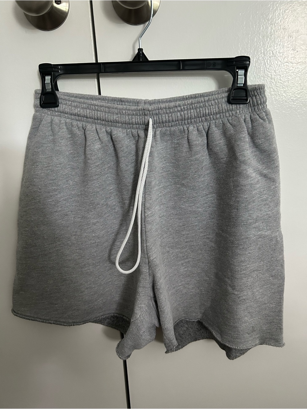 ALO Yoga Gym Sweat Short - athletic heather grey - size small